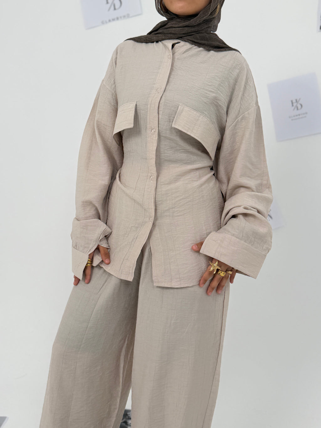 Beige linen signature