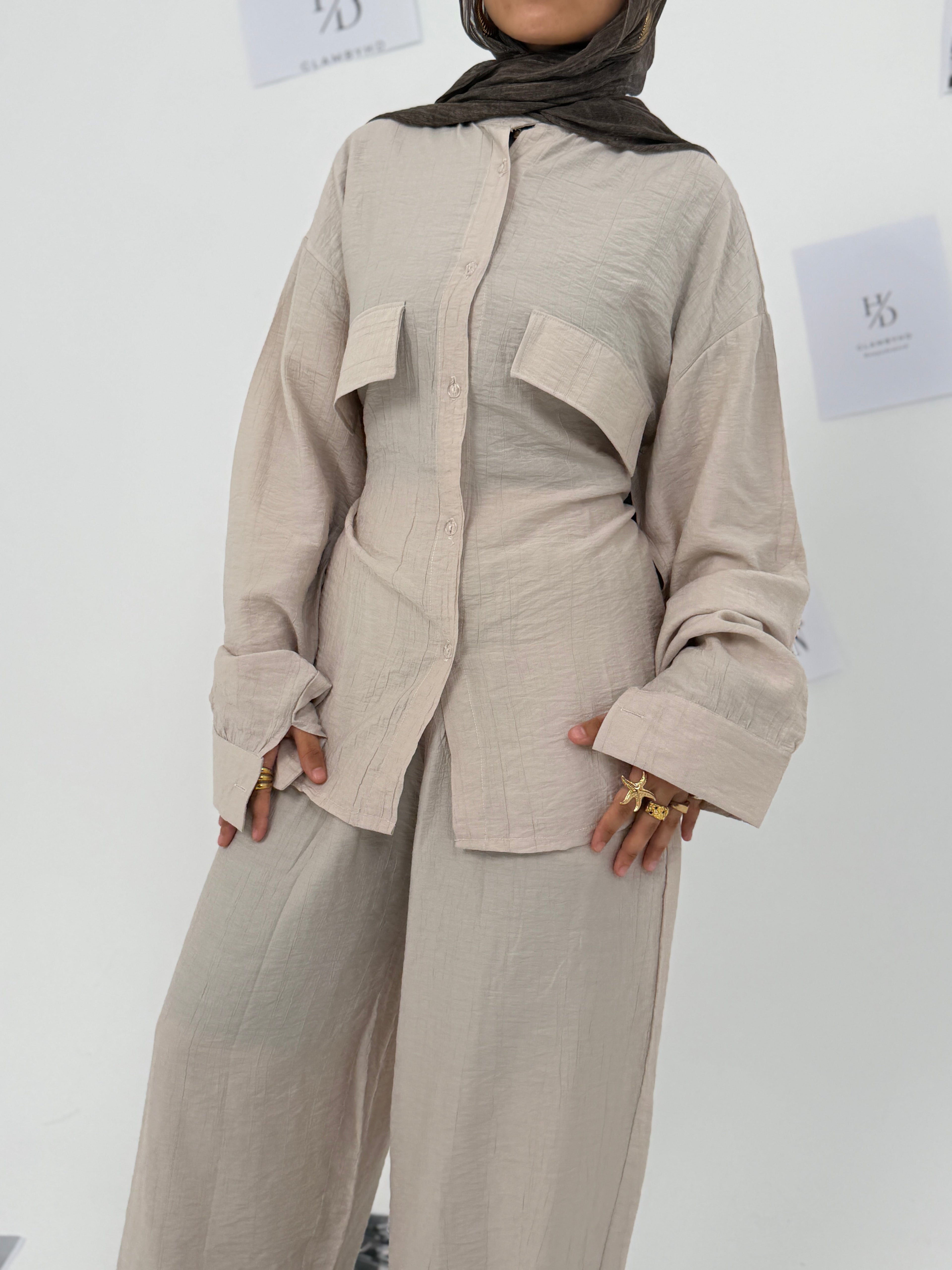 Beige linen signature