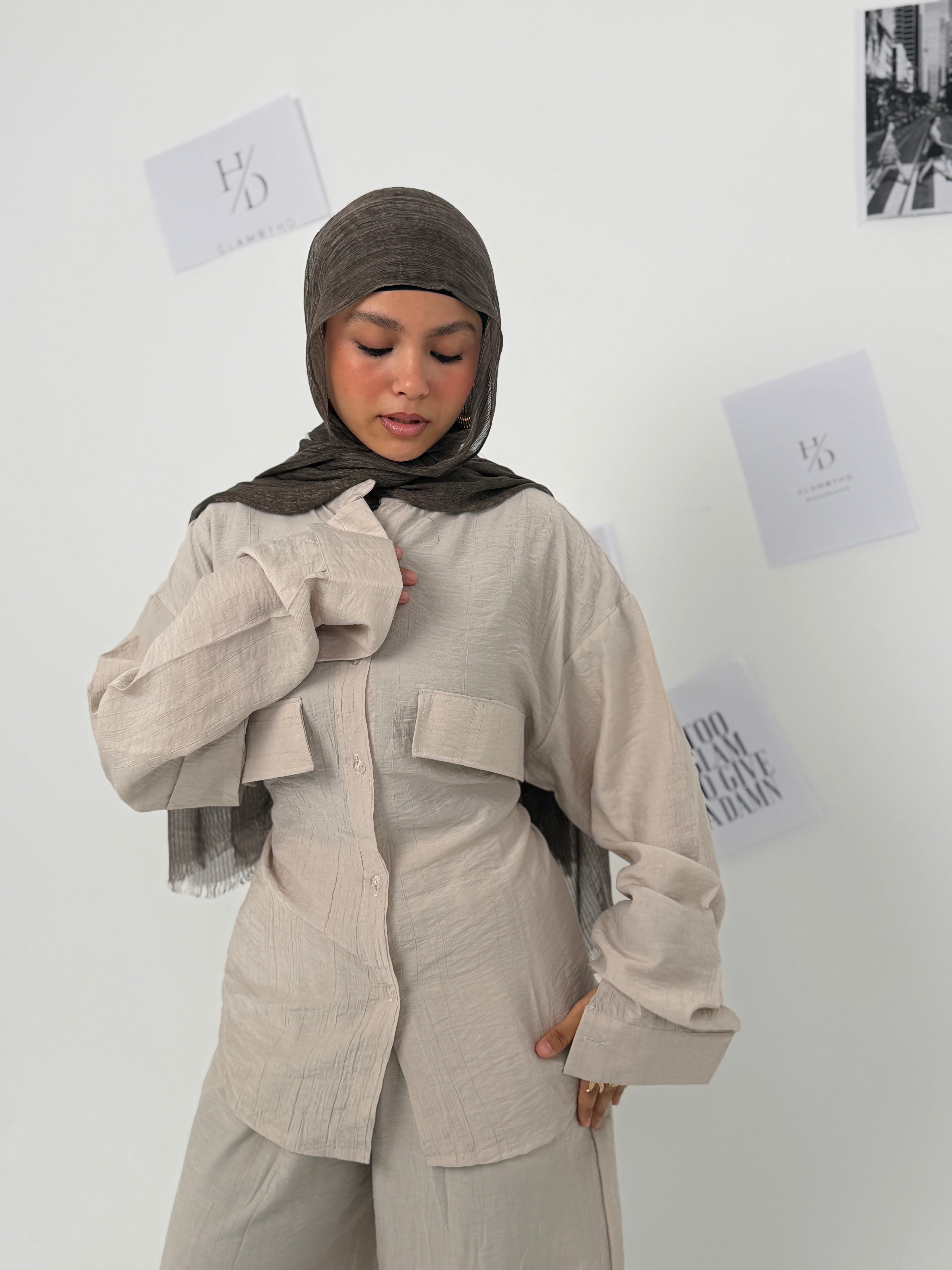 Beige linen signature